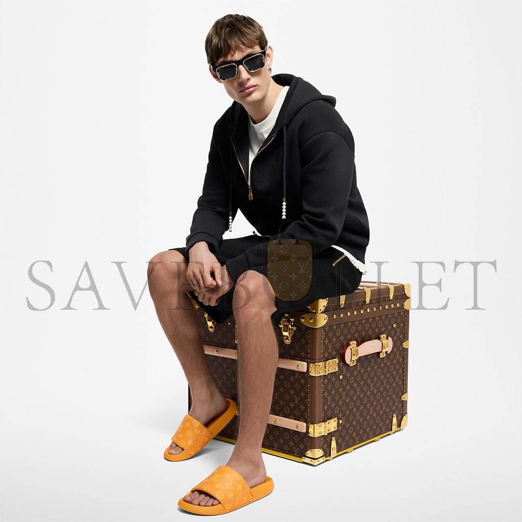 l**is V*t*n waterfront mule 1adg2m